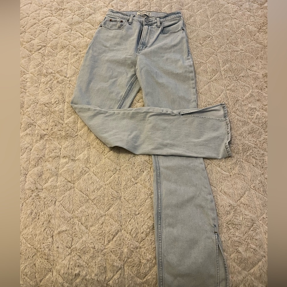 Abercrombie + Fitch Curve Love Ultra High Rode 90’s Slim Straight Jean